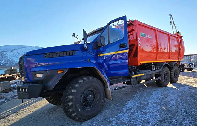 Новый мусоровоз на базе грузового «Урала» приобретён и доставлен в Провидения