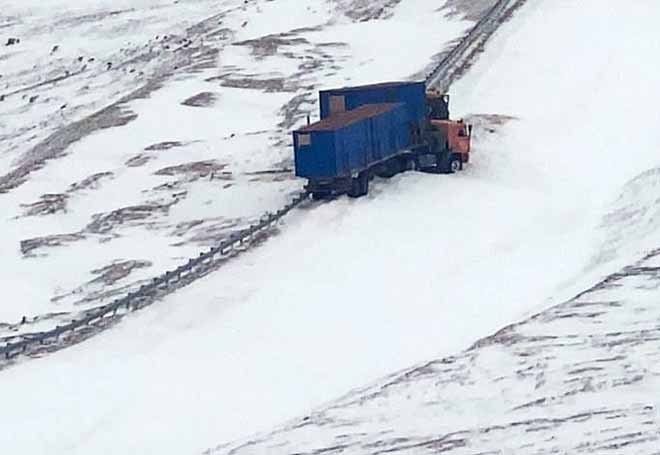 Возобновлено движение по летней дороге Певек – Билибино, прерванное из-за снежных заносов
