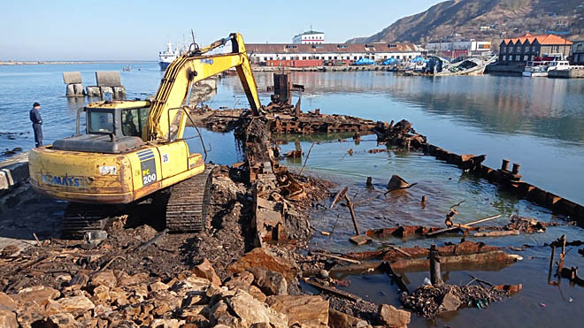 Более 20 затонувших в море судов утилизируют на Сахалине в 2023 году