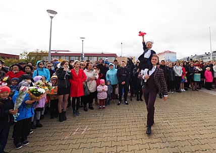СЕНТЯБРЬ ВСТРЕТИЛИ В ЛИНЕЙКЕ