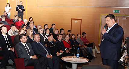 МЕСТНАЯ ВЛАСТЬ ВЫШЛА К НАРОДУ