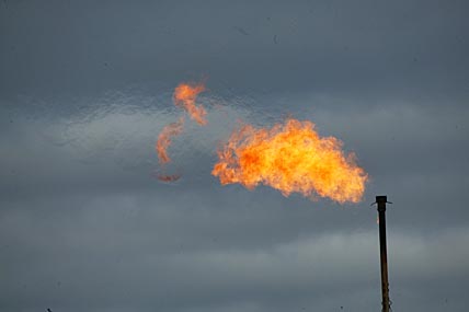 ГАЗ ПОДТЯНУЛСЯ ЗА УГЛЁМ