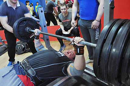 ЛЮДИ СПОРЯТ С ГРАВИТАЦИЕЙ