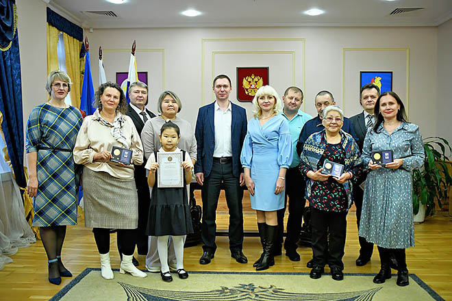 Парам дали по медали