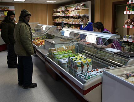ПРОДУКТЫ В СЁЛА ВЕЗУТ ПЛАВСРЕДСТВА