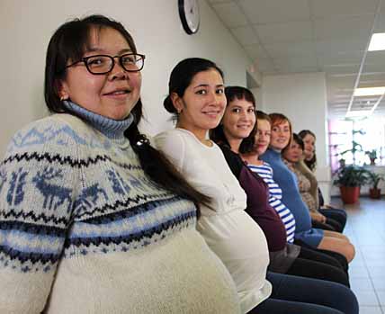 БУДУЩИХ МАМ ПРИГЛАШАЮТ УЧИТЬСЯ