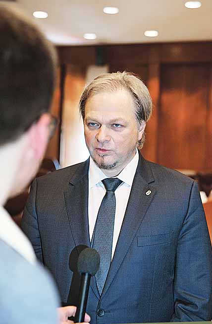 «АВРОРА» СТРЕМИТСЯ НА СЕВЕР