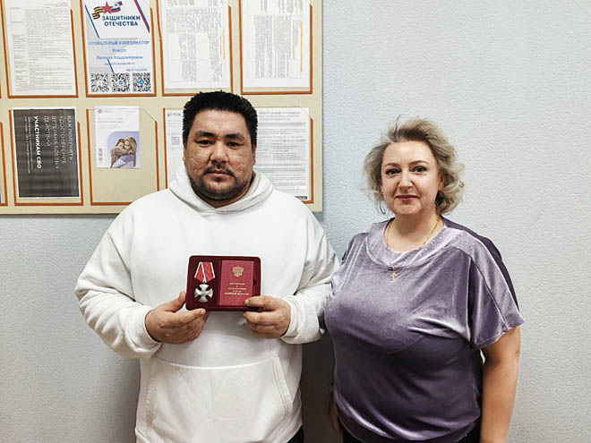 Награды приходят в семьи героев