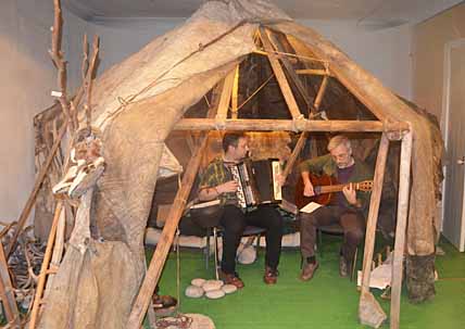 ПЕСНИ РЕВОЛЮЦИИ ЗАЗВУЧАЛИ В МУЗЕЕ