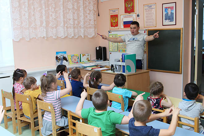 В окружном конкурсе педагогов, который пройдёт в марте, появится номинация «Лучшая няня Чукотки»