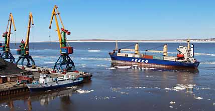 МОРЕ ПРОПУСТИЛО ГРУЗЫ В ПОРТ