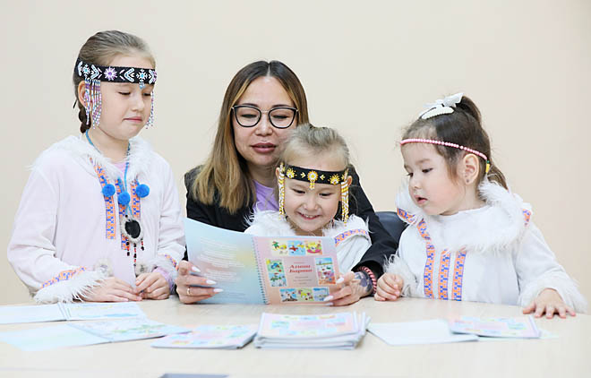 Книга стихов Агнии Барто на эвенском языке начала поступать в учреждения образования и культуры округа