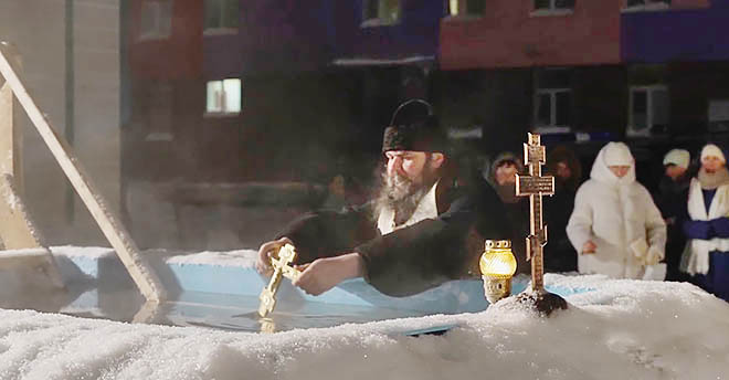 Окунулись в иордани, согрелись в бане