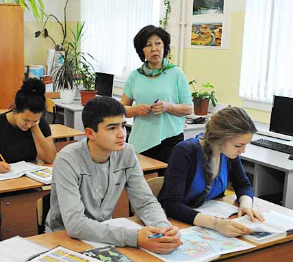 К ВЕРШИНАМ ПЕДАГОГИЧЕСКОГО «ОСКАРА»