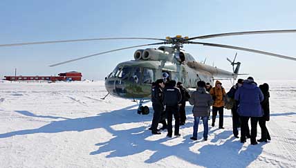 ГВАРДЕЙСКИМИ АВИАМАРШРУТАМИ
