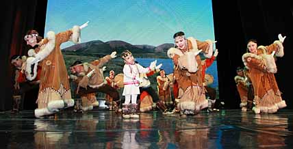 ПОЮТ И ТАНЦУЮТ ВСЕ!