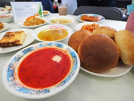 ШКОЛЬНИКОВ НАКОРМЯТ ГОРЯЧИМ