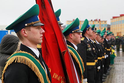 ПАМЯТНИК ПЕРЕД ЛИЦЕЕМ