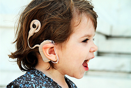 К СЛАБОСЛЫШАЩИМ ПРИСЛУШАЛИСЬ