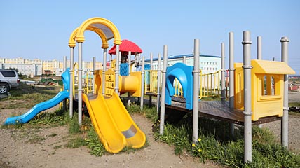 ЗА ДЕТСКИЕ ПЛОЩАДКИ ВОЗЬМУТСЯ ВЗРОСЛЫЕ