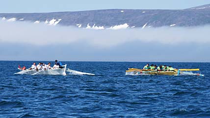ЖИВУЩИЕ У МОРЯ ВЗЯЛИСЬ ЗА ВЁСЛА