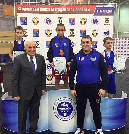 С МАГАДАНСКОГО РИНГА УШЛИ С МЕДАЛЯМИ
