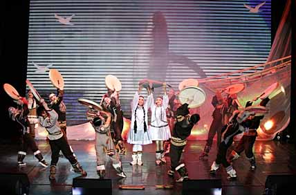 ВПЕРЕДИ НАС ЖДЁТ СЧАСТЬЕ!