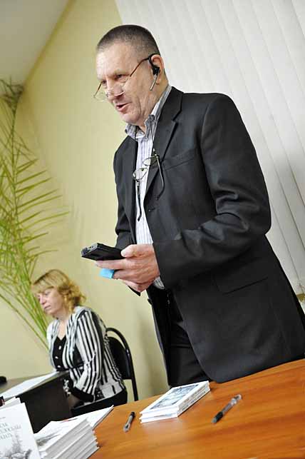 ОН ПРОСТО ЛЮБИТ ЖИЗНЬ