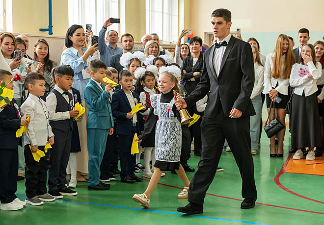 Равнение на образование