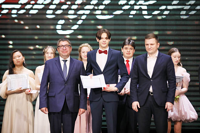 Отучились на медаль