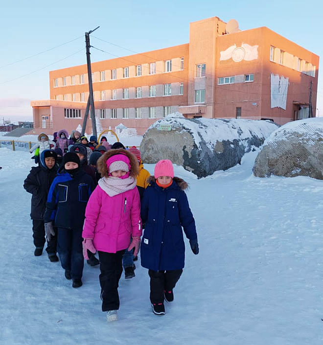 Младшие школьники ждут пристройки