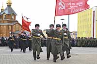 И ФЛАГИ ТРЕПЕТАЛИ НА ВЕТРУ…