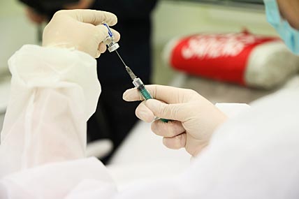 ВАКЦИНАЦИЯ ПРИБЛИЖАЕТСЯ К ЭКВАТОРУ
