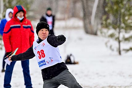 ДВОЕ ВЫСТУПИЛИ ЗА ВСЕХ