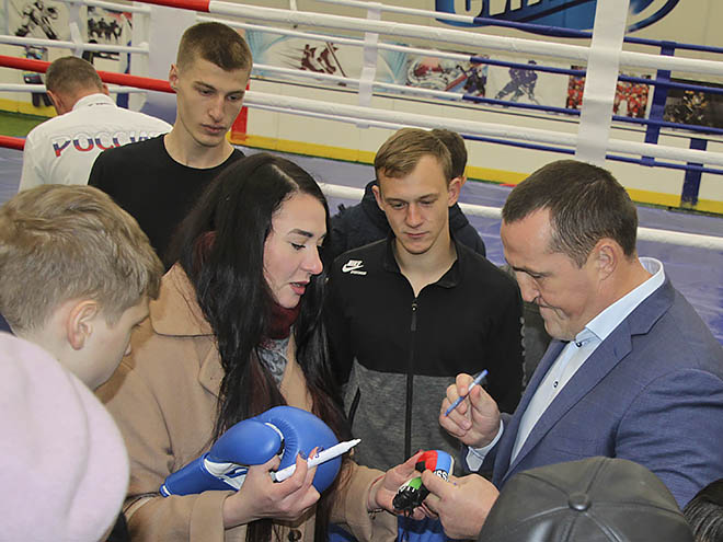 У ринга с Денисом Лебедевым