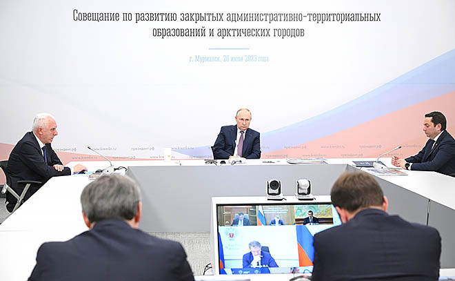 Владимир Путин поручил в 2024 году утвердить планы развития арктических городов