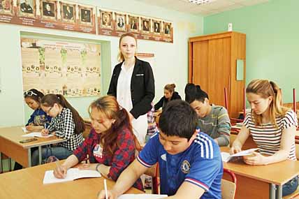 ВЫПУСКНИЦА ВЕРНУЛАСЬ УЧИТЕЛЕМ