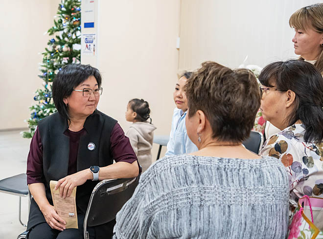 Помогая защитникам