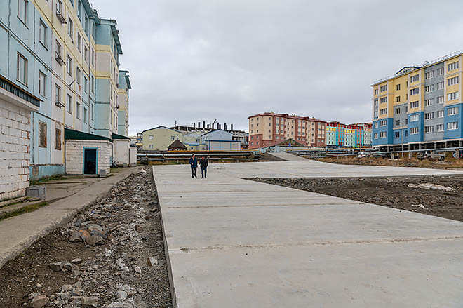 В Анадыре завершился первый этап ремонта крупной дворовой территории, выполненный по просьбе жителей