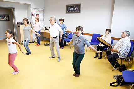 УРОКИ ТАНЦА ОТ «ЛОРИНСКИХ ЗОРЬ»