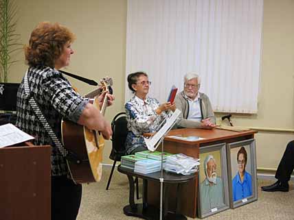 ДЕТВОРА ОТВЕЧАЕТ ИМ ВЗАИМНОСТЬЮ