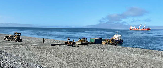Здесь море строить и жить помогает