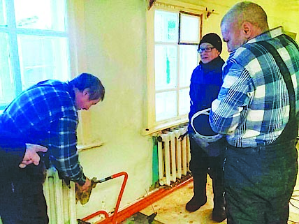 ПЛАТА В УГОЛ НЕ ЗАГНАЛА
