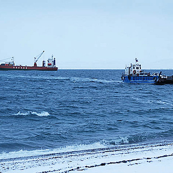 С продуктами и горючим