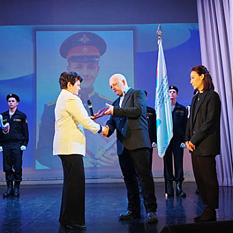 Награду принял отец