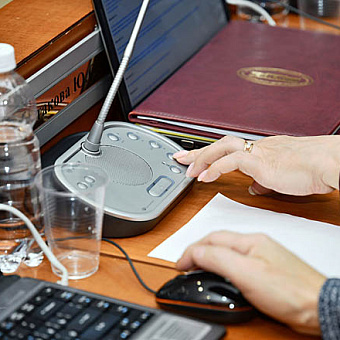 Действие программы регионального маткапитала продлили депутаты окружного парламента