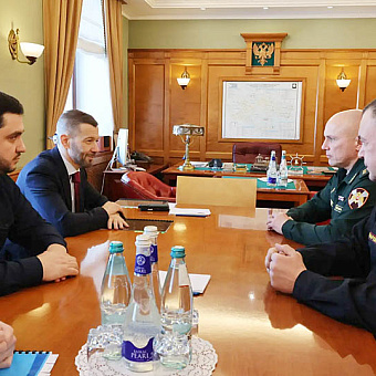 Губернатор Чукотки встретился в Анадыре с командующим восточным округом Росгвардии