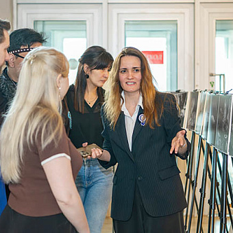 Избежать прикрас и лакировки